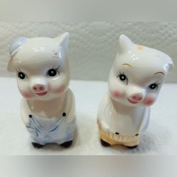 Vintage Pigs in basket salt & pepper shakers. - Picture 6 of 8